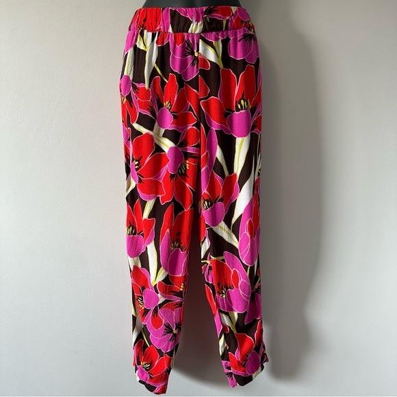 Kate Spade Red and Pink Cropped Floral Pants - Picture 3 of 11